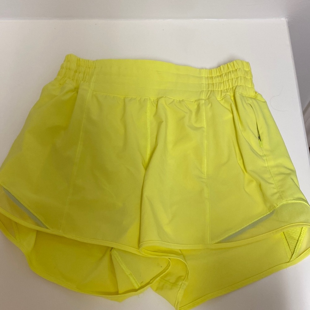 Lululemon high rise 4” hotty hot lined electric lemon shorts
